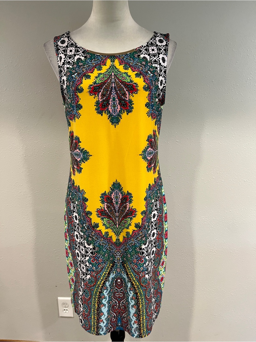 Sandra Darren Sleeveless Yellow Paisley-Print‎ Sheath Dress size 8